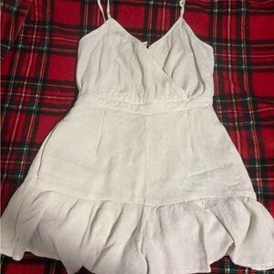 Elegant White Sleeveless Dress